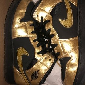 Black and gold jordan’s